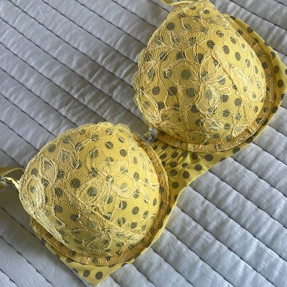 Victoria’s Secret bras 34D push up - Picture 2 of 8